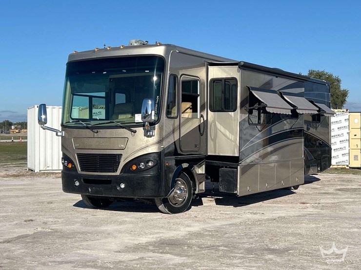 2008-freightliner-allegro-bay-class-a-motorhome-image-1