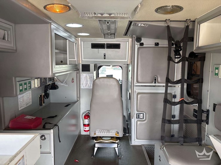 2003-freightliner-fl60-image-16