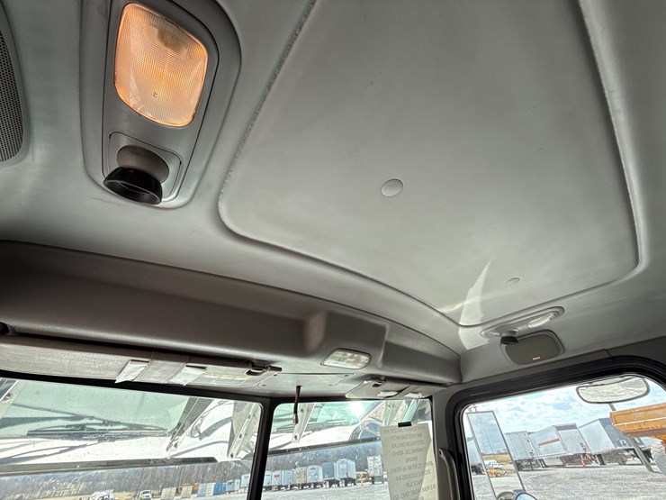 2008-peterbilt-367-image-43