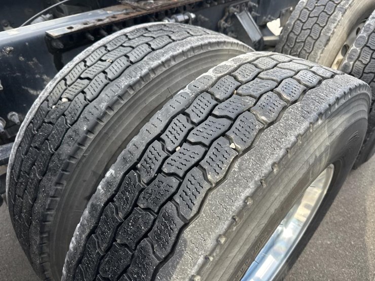 2022-volvo-10-image-56