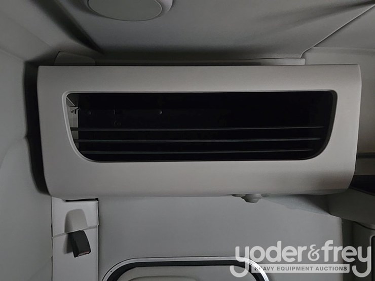 2019-peterbilt-579-image-97
