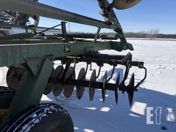 john-deere-235-image-8