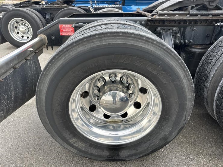 2022-volvo-10-image-59