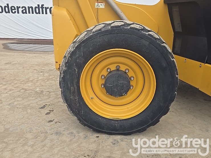 2018-caterpillar-tl1055d-image-11