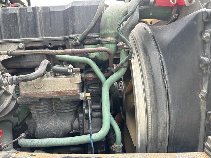 2001-volvo-10-image-32