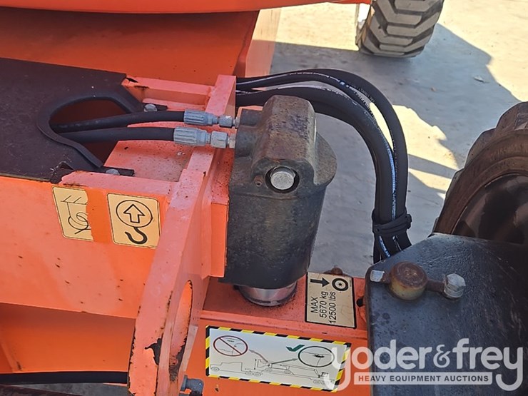 2017-jlg-600aj-image-25