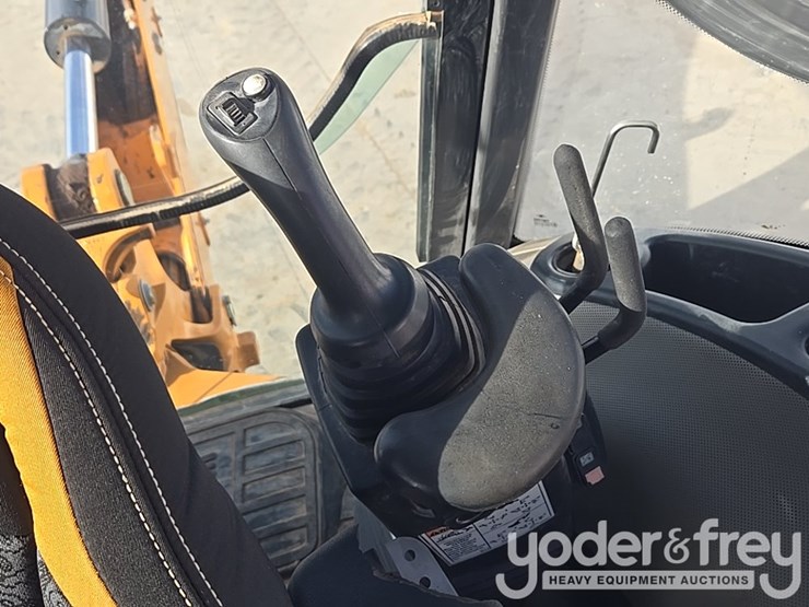 2022-case-590sn-image-78