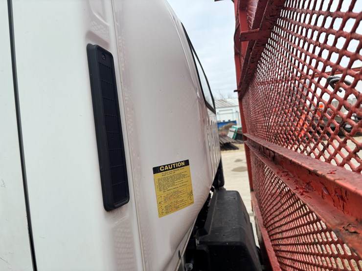 2015-isuzu-npr-xd-image-16