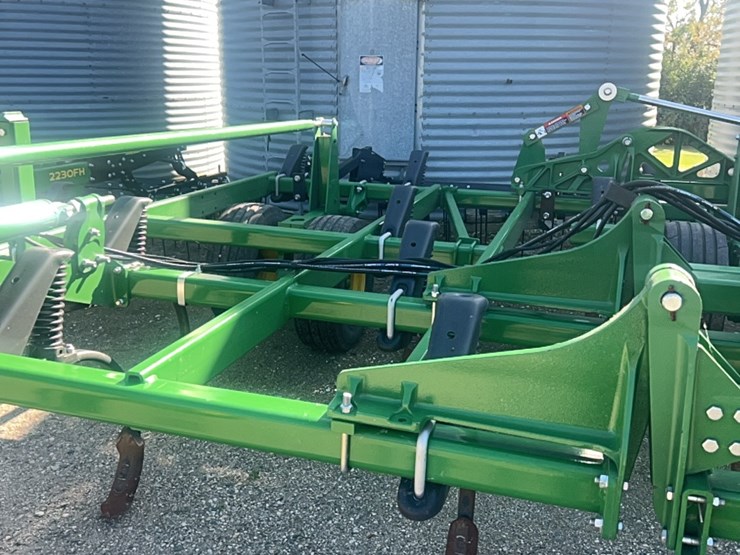 2022-john-deere-52-image-110