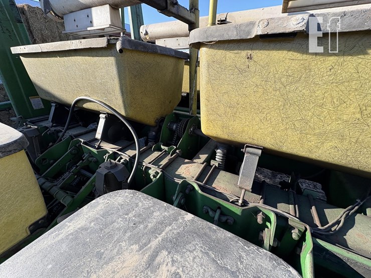 john-deere-7200-image-10