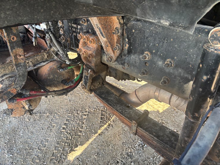 2005-sterling-lt8500-image-68