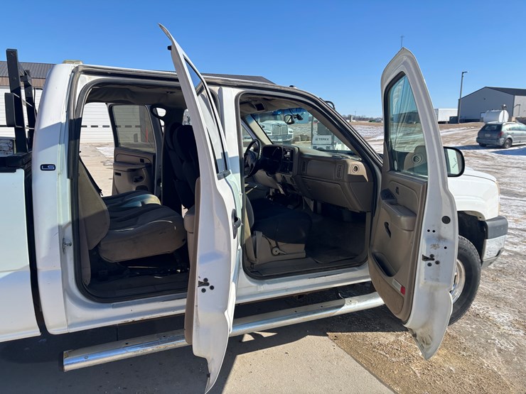 2005-chevrolet-2500-image-43