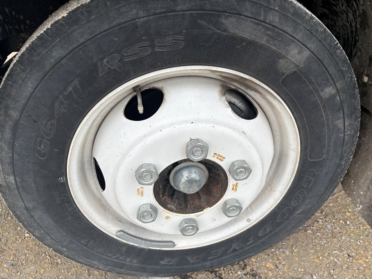 2021-isuzu-npr-hd-image-57