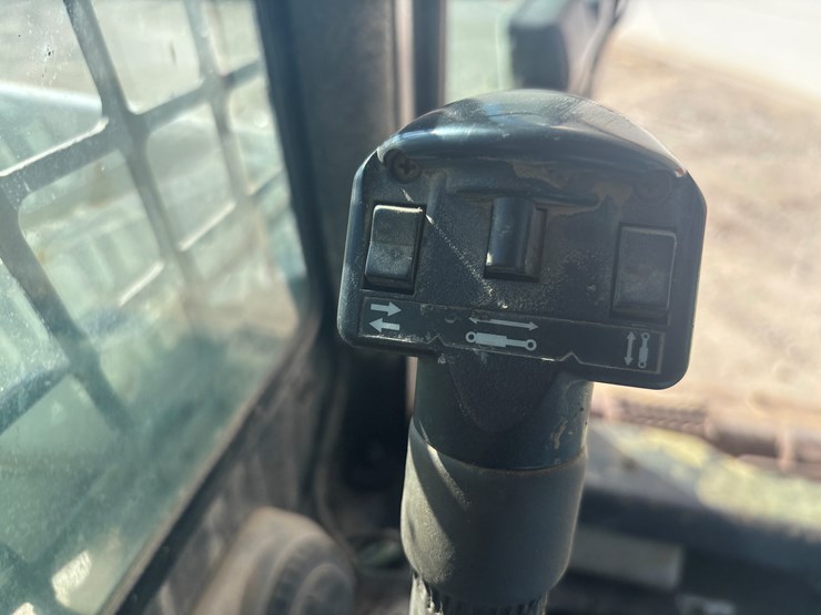 2007-bobcat-t300-image-32