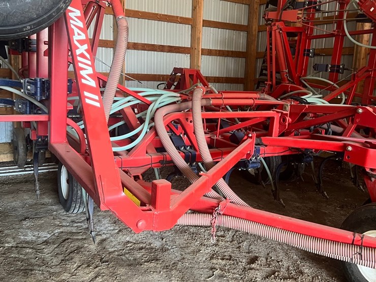 lot-10.-morris-air-seeder,-tow-between-with-10"-eagle-beaks,-new-seed-meter-unit,-pristine-condition,-always-shedded,-highly-maintained,-none-nicer-image-32