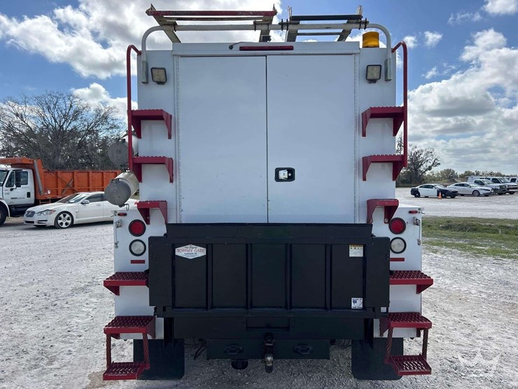 2016-ford-f550-image-27