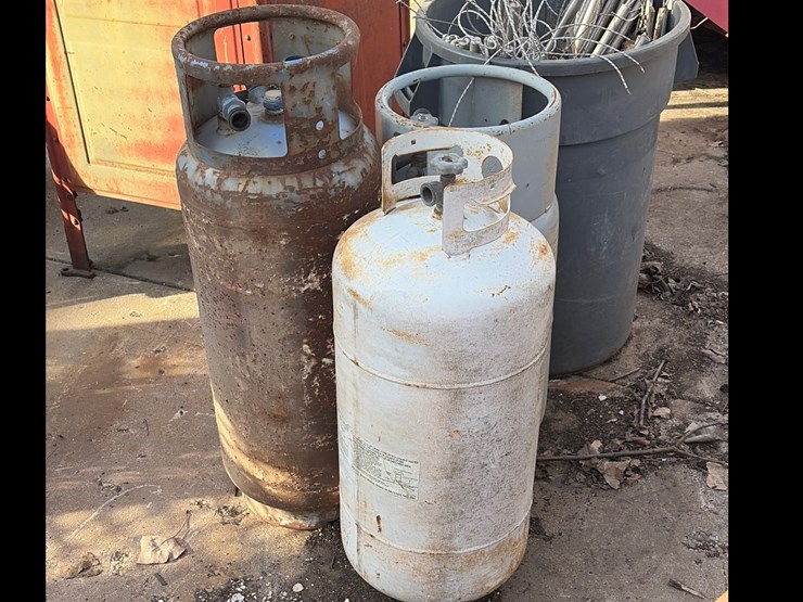 #93-•-propane-tanks-image-1