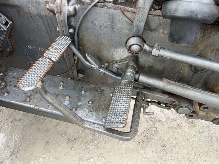 massey-ferguson-135-image-24