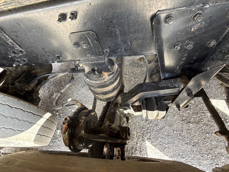 2017-mack-granite-gu713-image-23