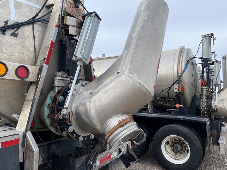 #504-•-2012-northern-8,500-gallon-semi-manure-tanker-(has-wi-title)-(waupun,-wi)-image-32