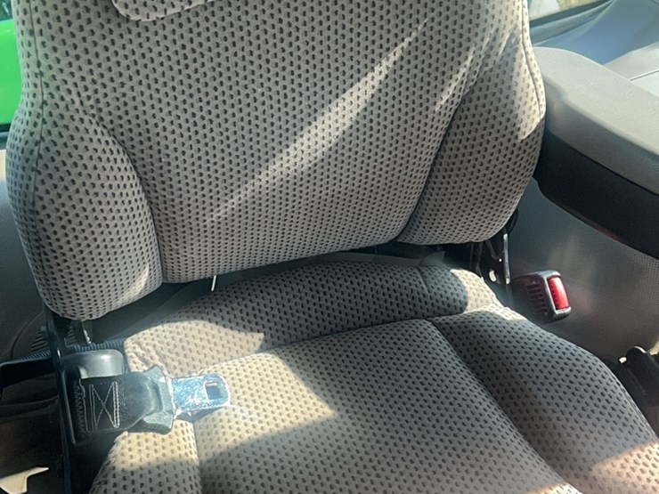 2016-john-deere-9520r-image-130