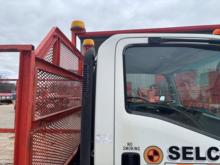 2015-isuzu-npr-xd-image-15