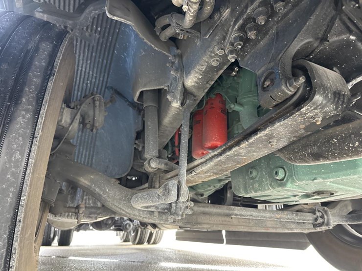 #2224-•-2025-volvo-vnl-sleeper-cab-semi-truck-tractor-image-33