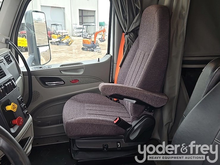 2019-peterbilt-579-image-63
