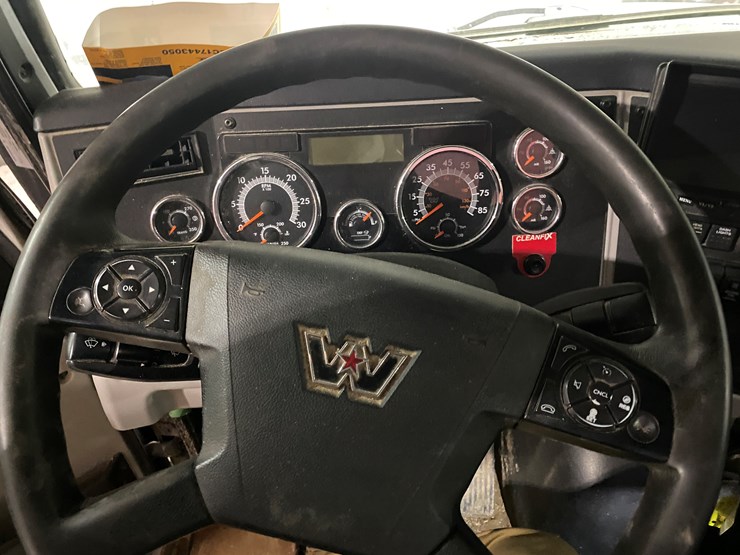 2019-western-star-4700sb-image-25