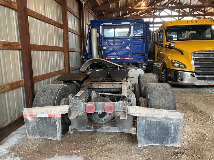 #310-•-2015-volvo-d13-tandem-axle-semi-rolled-over-(has-wi-title)-(algoma,-wi)-image-8