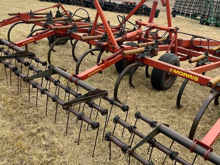 lot-49.-1981-33’-morris-magnum-model-cp-731-chisel-plow-w/3-bar-harrows,-well-maintained-unit,-super-clean-and-straight,-check-photos-image-28