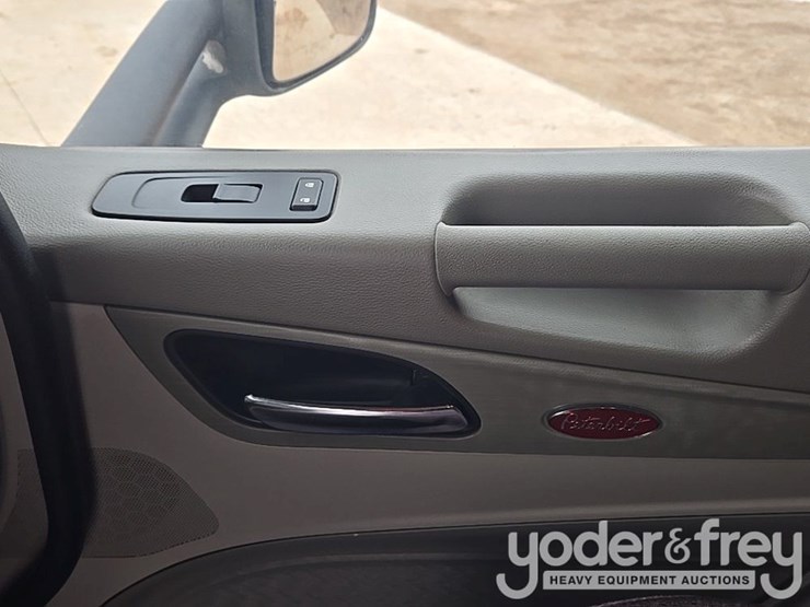 2019-peterbilt-579-image-67