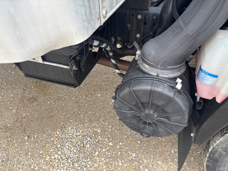 2021-isuzu-npr-hd-image-15