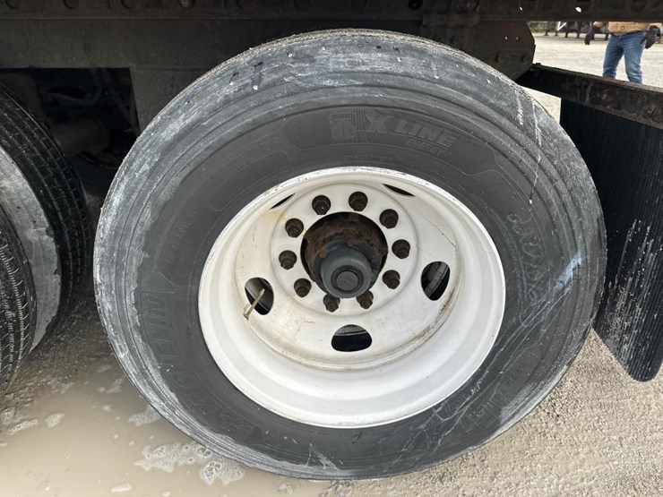 2015-utility-53'-image-25