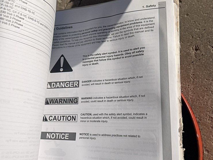 motompco-moisture-tester,-complete-unit-with-scales,-book,-cup,-thermometer-image-15
