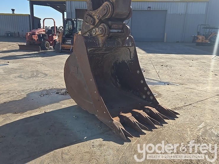 2016-caterpillar-335fl-image-10