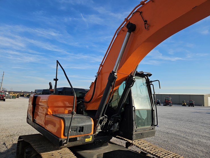 2022-doosan-dx225-lc-image-25