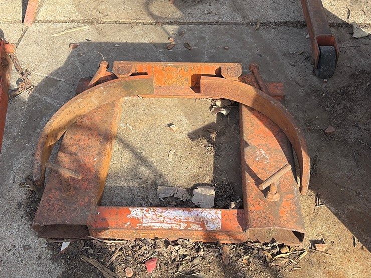 #82-•-forklift-attachment-barrel-clamp-image-2