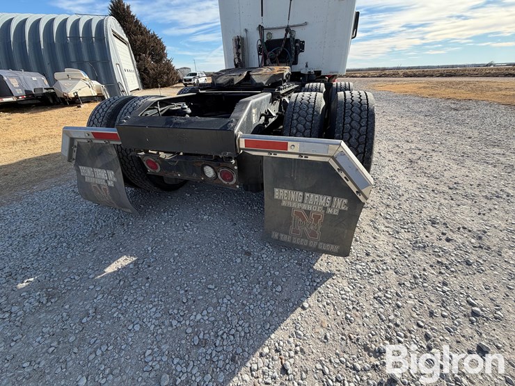 2016-peterbilt-579-image-19