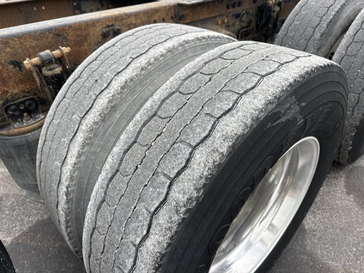 2003-volvo-10-image-61