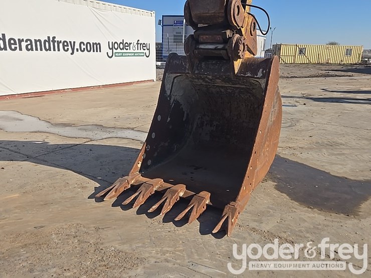 2016-caterpillar-335fl-image-11