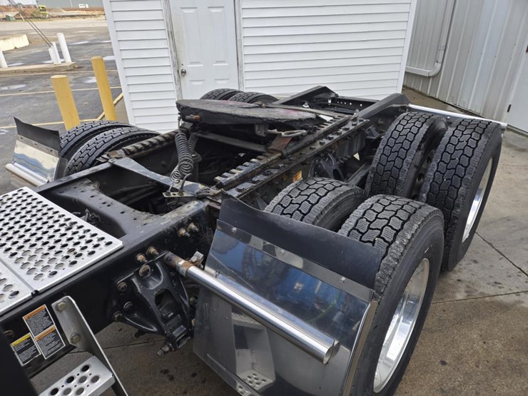 2018-kenworth-t680-image-22