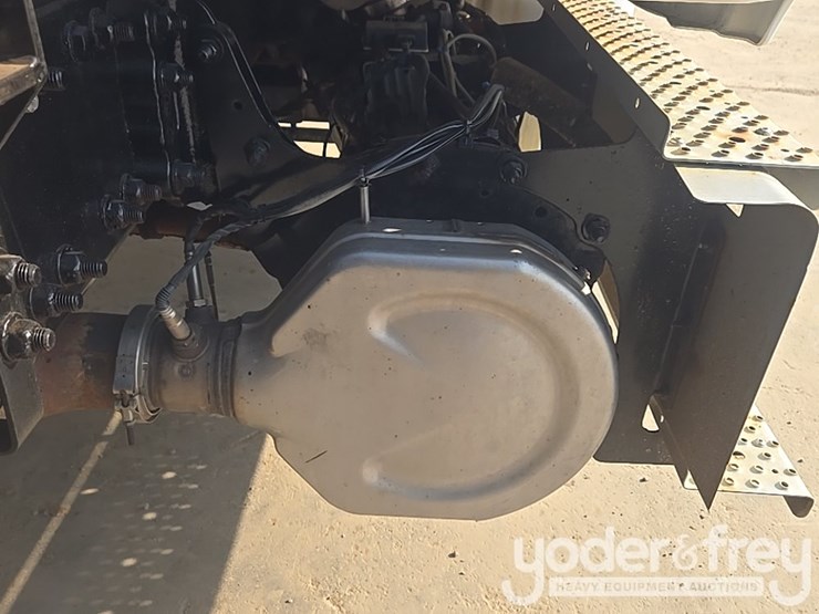 2020-freightliner-m2-106-image-58