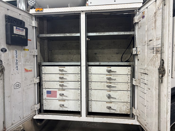 1987-peterbilt-379-image-16