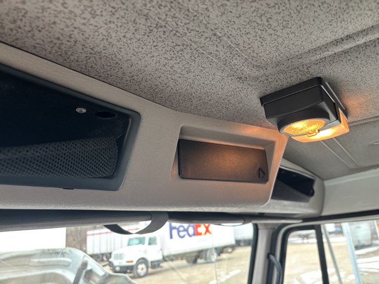 2002-international-4700-image-37