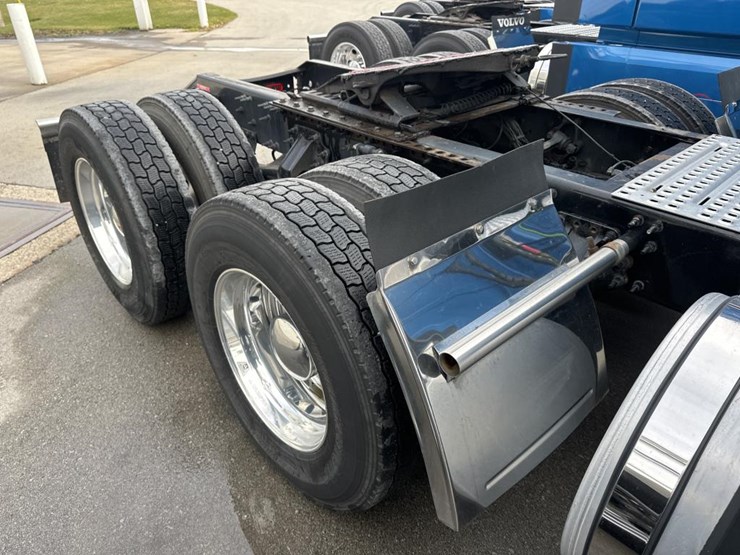 2022-volvo-10-image-17