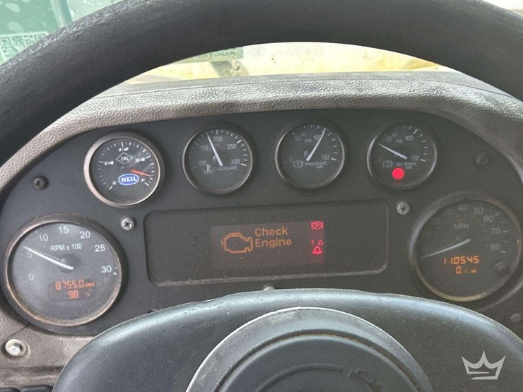 2017-peterbilt-320-image-12