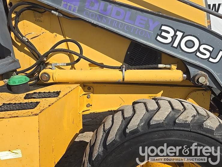 2010-deere-310sj-image-28