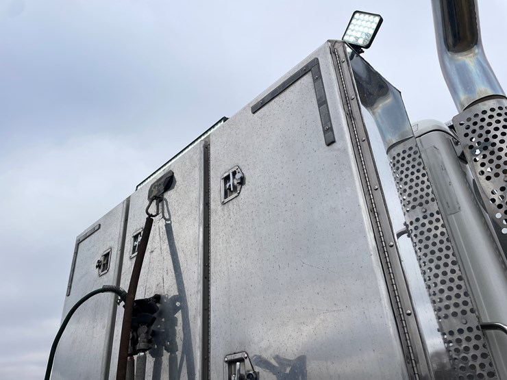 2019-kenworth-t880-image-13