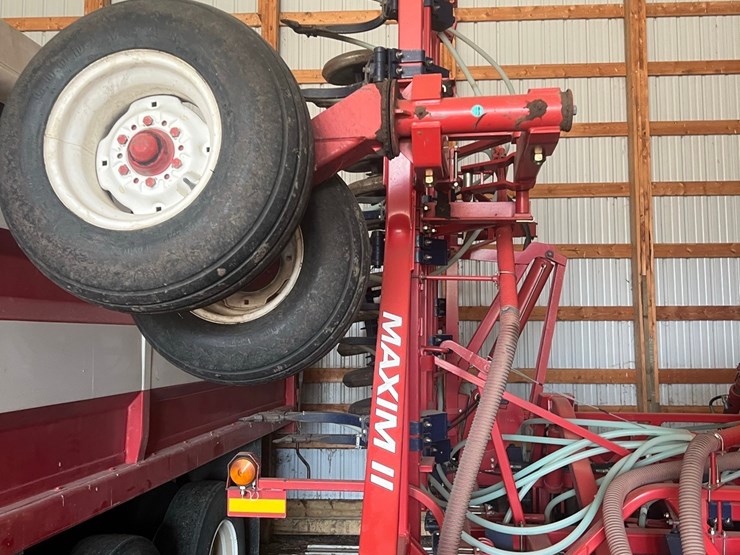 lot-10.-morris-air-seeder,-tow-between-with-10"-eagle-beaks,-new-seed-meter-unit,-pristine-condition,-always-shedded,-highly-maintained,-none-nicer-image-20